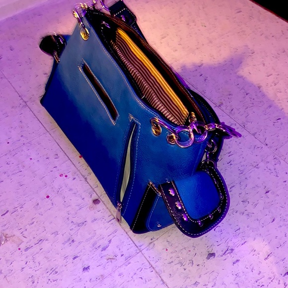 Turquoise leather concealed shoulder bag - Picture 6 of 8